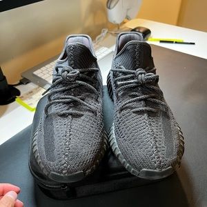 Yeezy 350 V2 black